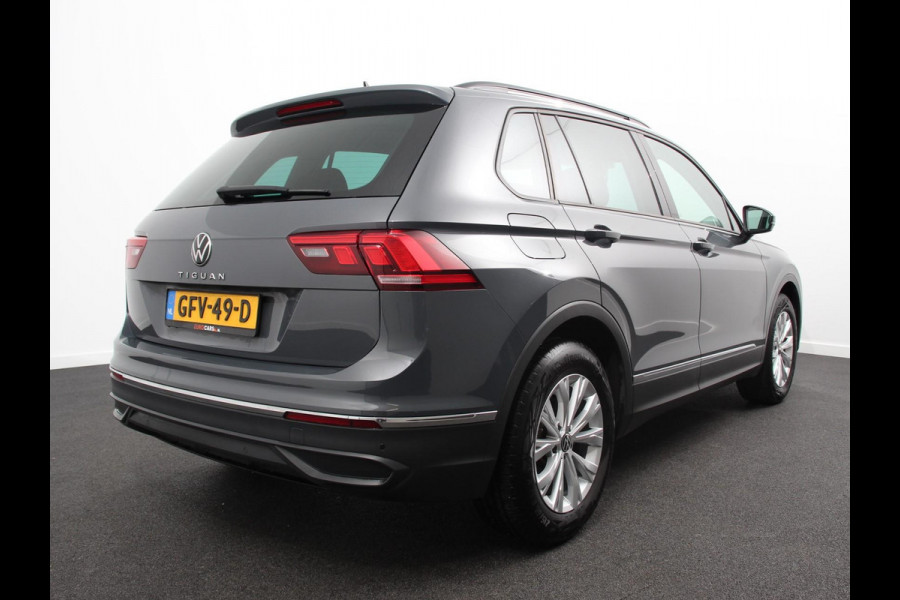Volkswagen Tiguan 1.5 TSI DSG 150pk Life | Navigatie | Apple Carplay/Android Auto | Parkeersensoren | Adaptive cruise Control | Wegklapbare Trekhaak | Stoel- en stuurverwarming | Ledverlichting | Getinte ramen | Climate Control