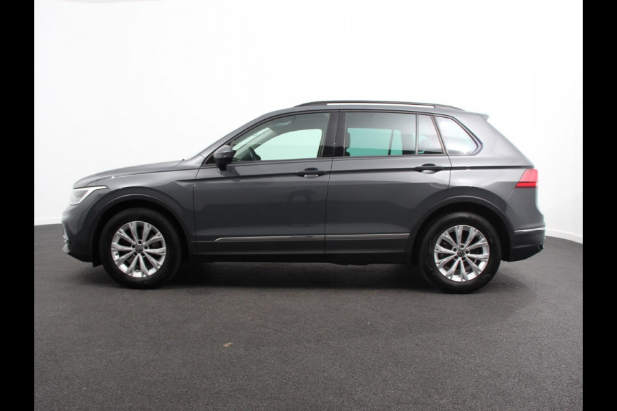 Volkswagen Tiguan 1.5 TSI DSG 150pk Life | Navigatie | Apple Carplay/Android Auto | Parkeersensoren | Adaptive cruise Control | Wegklapbare Trekhaak | Stoel- en stuurverwarming | Ledverlichting | Getinte ramen | Climate Control