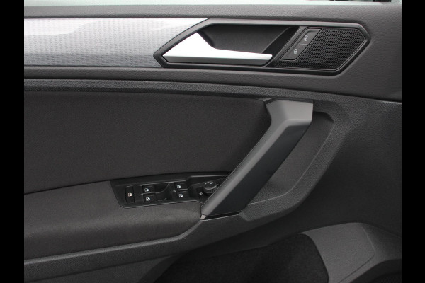 Volkswagen Tiguan 1.5 TSI DSG 150pk Life | Navigatie | Apple Carplay/Android Auto | Parkeersensoren | Adaptive cruise Control | Wegklapbare Trekhaak | Stoel- en stuurverwarming | Ledverlichting | Getinte ramen | Climate Control