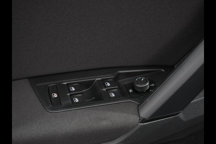 Volkswagen Tiguan 1.5 TSI DSG 150pk Life | Navigatie | Apple Carplay/Android Auto | Parkeersensoren | Adaptive cruise Control | Wegklapbare Trekhaak | Stoel- en stuurverwarming | Ledverlichting | Getinte ramen | Climate Control