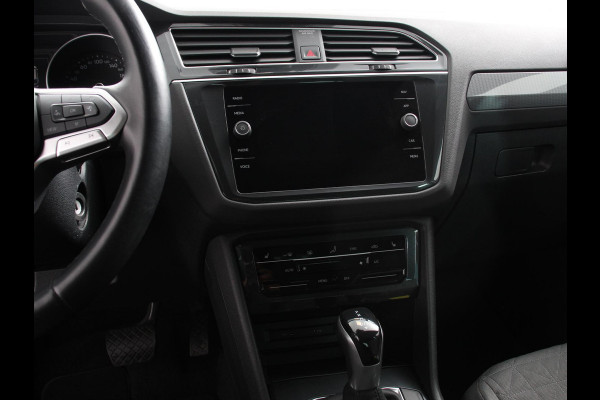 Volkswagen Tiguan 1.5 TSI DSG 150pk Life | Navigatie | Apple Carplay/Android Auto | Parkeersensoren | Adaptive cruise Control | Wegklapbare Trekhaak | Stoel- en stuurverwarming | Ledverlichting | Getinte ramen | Climate Control
