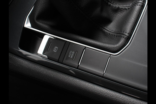 Volkswagen Tiguan 1.5 TSI DSG 150pk Life | Navigatie | Apple Carplay/Android Auto | Parkeersensoren | Adaptive cruise Control | Wegklapbare Trekhaak | Stoel- en stuurverwarming | Ledverlichting | Getinte ramen | Climate Control