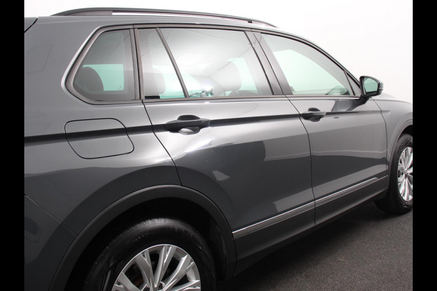 Volkswagen Tiguan 1.5 TSI DSG 150pk Life | Navigatie | Apple Carplay/Android Auto | Parkeersensoren | Adaptive cruise Control | Wegklapbare Trekhaak | Stoel- en stuurverwarming | Ledverlichting | Getinte ramen | Climate Control