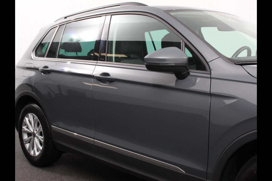 Volkswagen Tiguan 1.5 TSI DSG 150pk Life | Navigatie | Apple Carplay/Android Auto | Parkeersensoren | Adaptive cruise Control | Wegklapbare Trekhaak | Stoel- en stuurverwarming | Ledverlichting | Getinte ramen | Climate Control