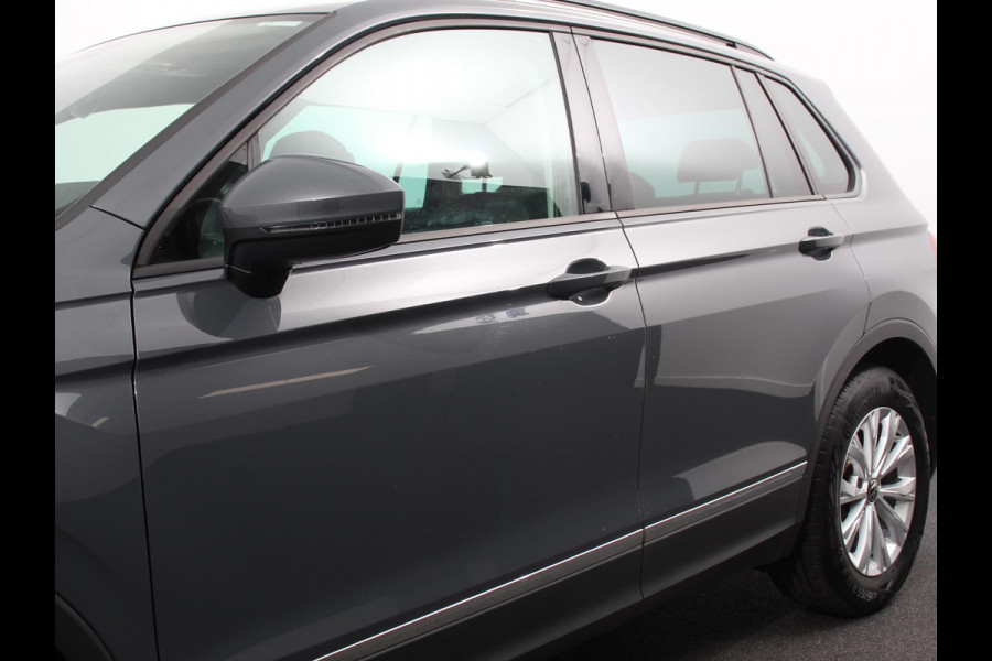 Volkswagen Tiguan 1.5 TSI DSG 150pk Life | Navigatie | Apple Carplay/Android Auto | Parkeersensoren | Adaptive cruise Control | Wegklapbare Trekhaak | Stoel- en stuurverwarming | Ledverlichting | Getinte ramen | Climate Control