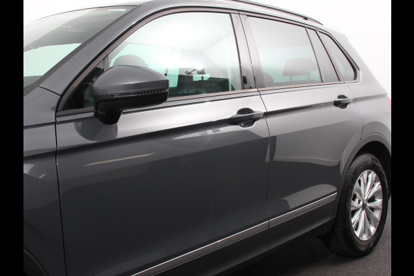 Volkswagen Tiguan 1.5 TSI DSG 150pk Life | Navigatie | Apple Carplay/Android Auto | Parkeersensoren | Adaptive cruise Control | Wegklapbare Trekhaak | Stoel- en stuurverwarming | Ledverlichting | Getinte ramen | Climate Control