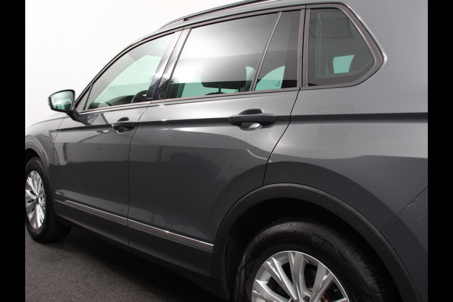 Volkswagen Tiguan 1.5 TSI DSG 150pk Life | Navigatie | Apple Carplay/Android Auto | Parkeersensoren | Adaptive cruise Control | Wegklapbare Trekhaak | Stoel- en stuurverwarming | Ledverlichting | Getinte ramen | Climate Control