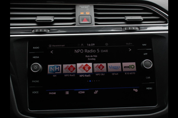 Volkswagen Tiguan 1.5 TSI DSG 150pk Life | Navigatie | Apple Carplay/Android Auto | Parkeersensoren | Adaptive cruise Control | Wegklapbare Trekhaak | Stoel- en stuurverwarming | Ledverlichting | Getinte ramen | Climate Control