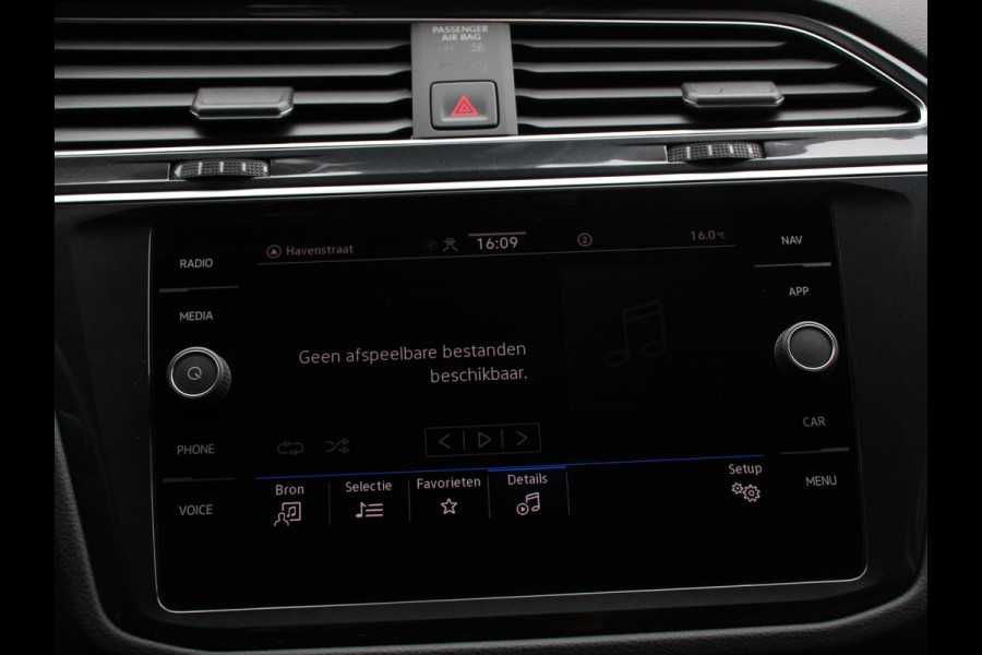 Volkswagen Tiguan 1.5 TSI DSG 150pk Life | Navigatie | Apple Carplay/Android Auto | Parkeersensoren | Adaptive cruise Control | Wegklapbare Trekhaak | Stoel- en stuurverwarming | Ledverlichting | Getinte ramen | Climate Control