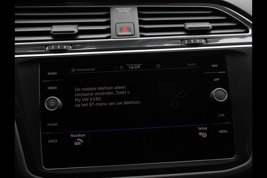 Volkswagen Tiguan 1.5 TSI DSG 150pk Life | Navigatie | Apple Carplay/Android Auto | Parkeersensoren | Adaptive cruise Control | Wegklapbare Trekhaak | Stoel- en stuurverwarming | Ledverlichting | Getinte ramen | Climate Control