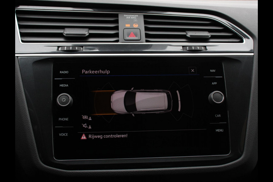 Volkswagen Tiguan 1.5 TSI DSG 150pk Life | Navigatie | Apple Carplay/Android Auto | Parkeersensoren | Adaptive cruise Control | Wegklapbare Trekhaak | Stoel- en stuurverwarming | Ledverlichting | Getinte ramen | Climate Control