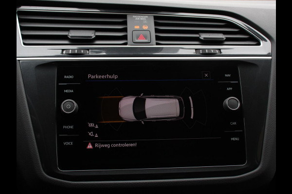 Volkswagen Tiguan 1.5 TSI DSG 150pk Life | Navigatie | Apple Carplay/Android Auto | Parkeersensoren | Adaptive cruise Control | Wegklapbare Trekhaak | Stoel- en stuurverwarming | Ledverlichting | Getinte ramen | Climate Control