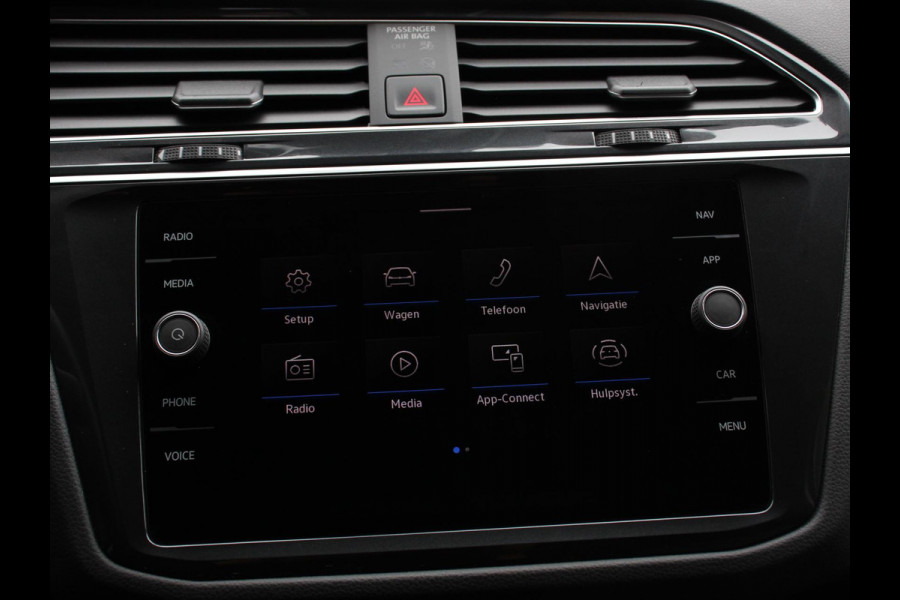 Volkswagen Tiguan 1.5 TSI DSG 150pk Life | Navigatie | Apple Carplay/Android Auto | Parkeersensoren | Adaptive cruise Control | Wegklapbare Trekhaak | Stoel- en stuurverwarming | Ledverlichting | Getinte ramen | Climate Control