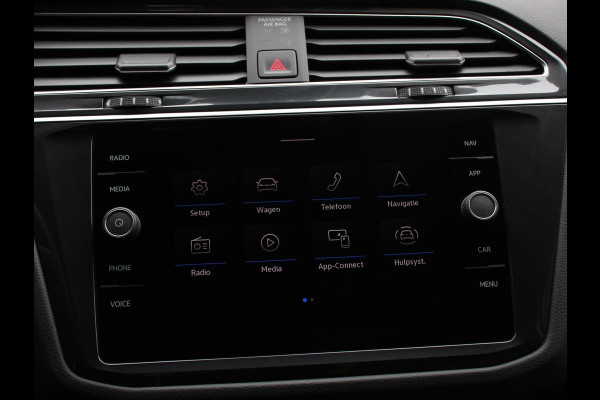 Volkswagen Tiguan 1.5 TSI DSG 150pk Life | Navigatie | Apple Carplay/Android Auto | Parkeersensoren | Adaptive cruise Control | Wegklapbare Trekhaak | Stoel- en stuurverwarming | Ledverlichting | Getinte ramen | Climate Control