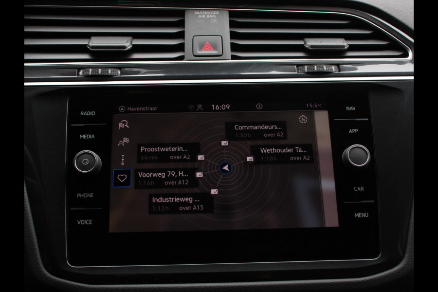 Volkswagen Tiguan 1.5 TSI DSG 150pk Life | Navigatie | Apple Carplay/Android Auto | Parkeersensoren | Adaptive cruise Control | Wegklapbare Trekhaak | Stoel- en stuurverwarming | Ledverlichting | Getinte ramen | Climate Control