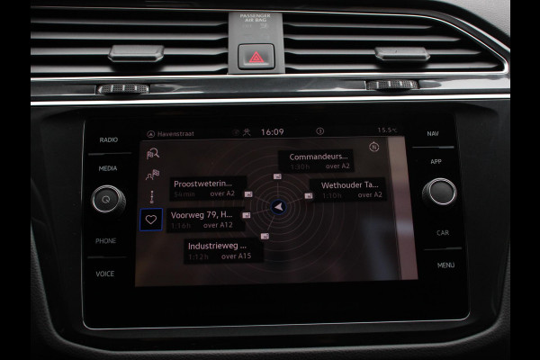 Volkswagen Tiguan 1.5 TSI DSG 150pk Life | Navigatie | Apple Carplay/Android Auto | Parkeersensoren | Adaptive cruise Control | Wegklapbare Trekhaak | Stoel- en stuurverwarming | Ledverlichting | Getinte ramen | Climate Control