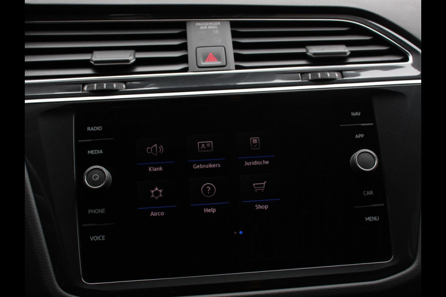 Volkswagen Tiguan 1.5 TSI DSG 150pk Life | Navigatie | Apple Carplay/Android Auto | Parkeersensoren | Adaptive cruise Control | Wegklapbare Trekhaak | Stoel- en stuurverwarming | Ledverlichting | Getinte ramen | Climate Control