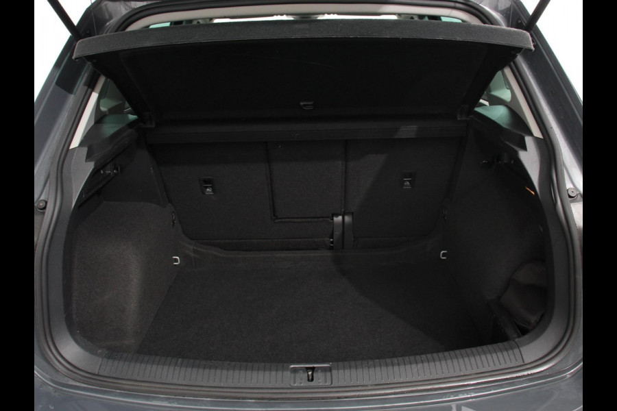 Volkswagen Tiguan 1.5 TSI DSG 150pk Life | Navigatie | Apple Carplay/Android Auto | Parkeersensoren | Adaptive cruise Control | Wegklapbare Trekhaak | Stoel- en stuurverwarming | Ledverlichting | Getinte ramen | Climate Control