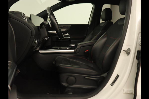 Mercedes-Benz B-Klasse 200 Business Solution AMG | Half Leder/Alcantara | Stoelverwarming | Sfeerverlichting | Camera | Navigatie Mercedes-Benz B-Klasse 200 Business Solution AMG | Half Leder/Alcantara | Stoelverwarming | Sfeerverlichting | Camera | Navigatie