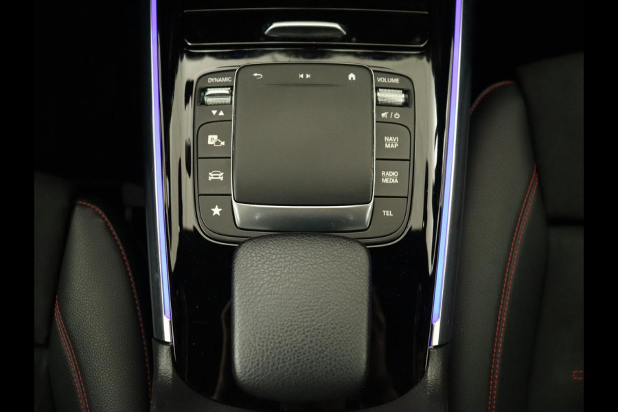 Mercedes-Benz B-Klasse 200 Business Solution AMG | Half Leder/Alcantara | Stoelverwarming | Sfeerverlichting | Camera | Navigatie Mercedes-Benz B-Klasse 200 Business Solution AMG | Half Leder/Alcantara | Stoelverwarming | Sfeerverlichting | Camera | Navigatie