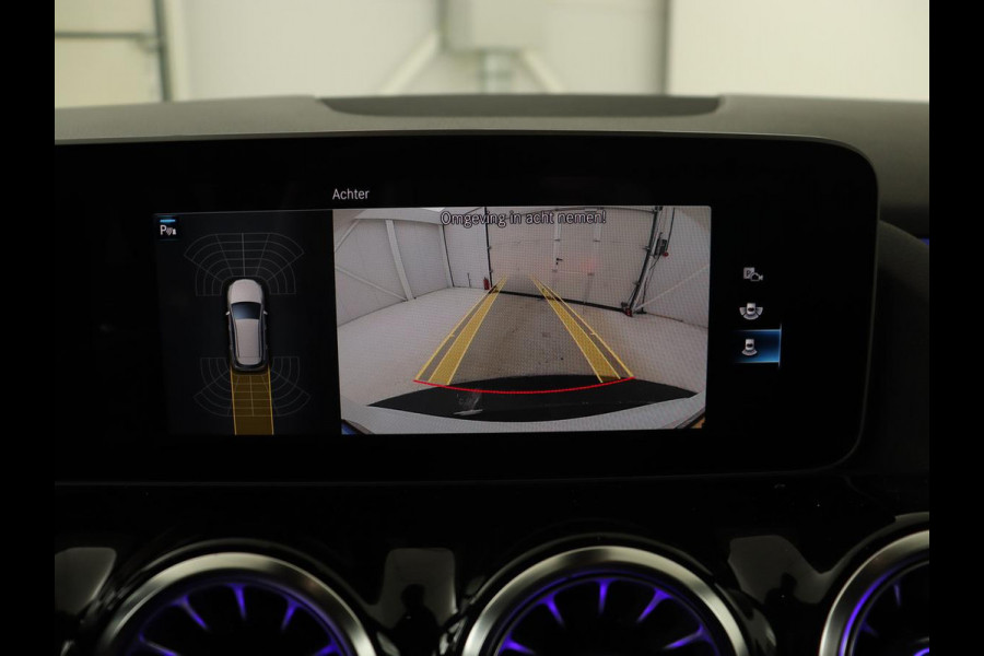 Mercedes-Benz B-Klasse 200 Business Solution AMG | Half Leder/Alcantara | Stoelverwarming | Sfeerverlichting | Camera | Navigatie Mercedes-Benz B-Klasse 200 Business Solution AMG | Half Leder/Alcantara | Stoelverwarming | Sfeerverlichting | Camera | Navigatie