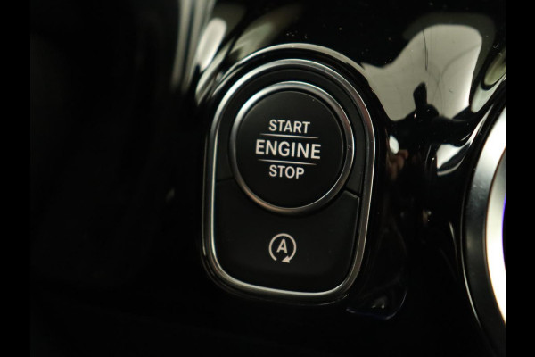 Mercedes-Benz B-Klasse 200 Business Solution AMG | Half Leder/Alcantara | Stoelverwarming | Sfeerverlichting | Camera | Navigatie Mercedes-Benz B-Klasse 200 Business Solution AMG | Half Leder/Alcantara | Stoelverwarming | Sfeerverlichting | Camera | Navigatie