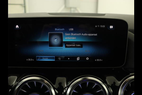 Mercedes-Benz B-Klasse 200 Business Solution AMG | Half Leder/Alcantara | Stoelverwarming | Sfeerverlichting | Camera | Navigatie Mercedes-Benz B-Klasse 200 Business Solution AMG | Half Leder/Alcantara | Stoelverwarming | Sfeerverlichting | Camera | Navigatie