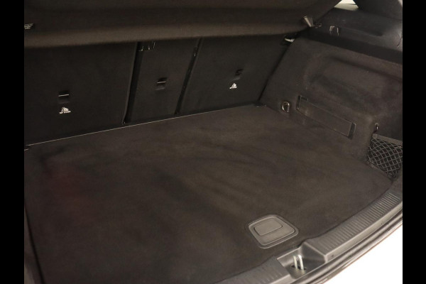 Mercedes-Benz B-Klasse 200 Business Solution AMG | Half Leder/Alcantara | Stoelverwarming | Sfeerverlichting | Camera | Navigatie Mercedes-Benz B-Klasse 200 Business Solution AMG | Half Leder/Alcantara | Stoelverwarming | Sfeerverlichting | Camera | Navigatie