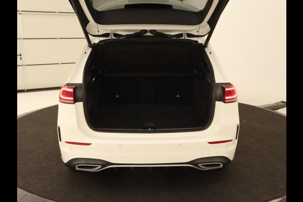 Mercedes-Benz B-Klasse 200 Business Solution AMG | Half Leder/Alcantara | Stoelverwarming | Sfeerverlichting | Camera | Navigatie Mercedes-Benz B-Klasse 200 Business Solution AMG | Half Leder/Alcantara | Stoelverwarming | Sfeerverlichting | Camera | Navigatie