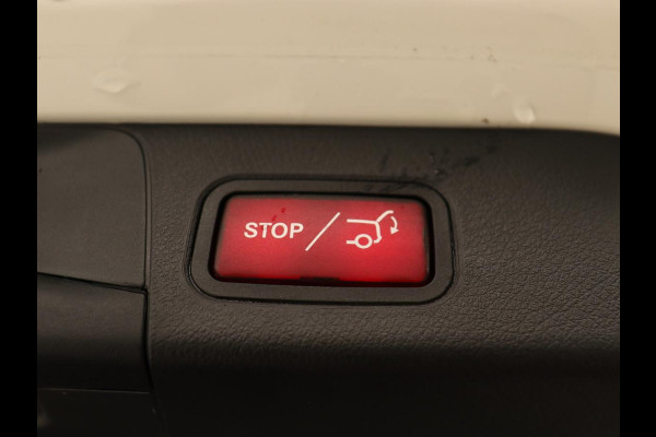 Mercedes-Benz B-Klasse 200 Business Solution AMG | Half Leder/Alcantara | Stoelverwarming | Sfeerverlichting | Camera | Navigatie Mercedes-Benz B-Klasse 200 Business Solution AMG | Half Leder/Alcantara | Stoelverwarming | Sfeerverlichting | Camera | Navigatie