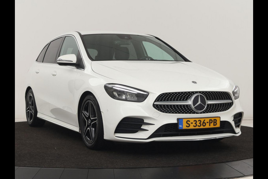 Mercedes-Benz B-Klasse 200 Business Solution AMG | Half Leder/Alcantara | Stoelverwarming | Sfeerverlichting | Camera | Navigatie Mercedes-Benz B-Klasse 200 Business Solution AMG | Half Leder/Alcantara | Stoelverwarming | Sfeerverlichting | Camera | Navigatie