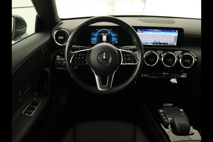 Mercedes-Benz CLA-Klasse Shooting Brake 180 Business Line | Half Leder | 1e eigenaar | Stoelverwarming | Cruise Control | Navigatie | Camera | Widescreen