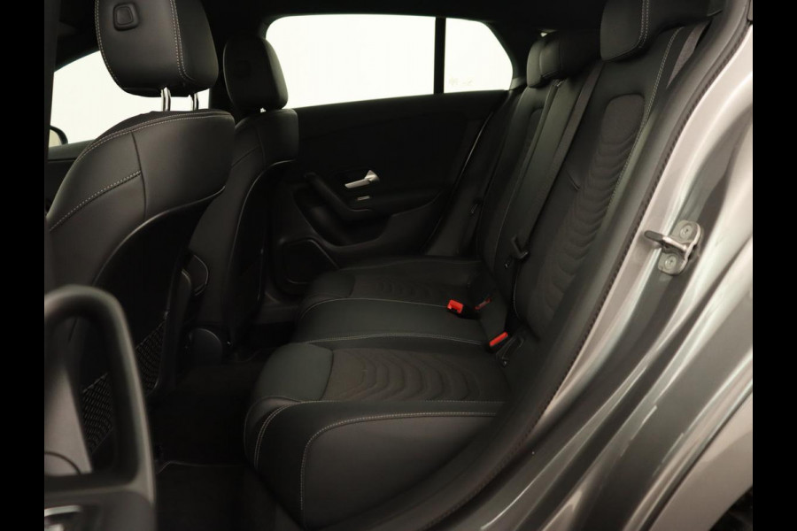 Mercedes-Benz CLA-Klasse Shooting Brake 180 Business Line | Half Leder | 1e eigenaar | Stoelverwarming | Cruise Control | Navigatie | Camera | Widescreen