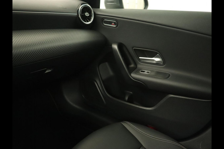 Mercedes-Benz CLA-Klasse Shooting Brake 180 Business Line | Half Leder | 1e eigenaar | Stoelverwarming | Cruise Control | Navigatie | Camera | Widescreen