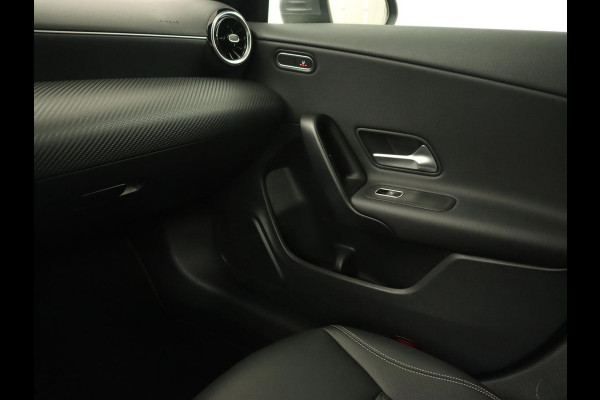 Mercedes-Benz CLA-Klasse Shooting Brake 180 Business Line | Half Leder | 1e eigenaar | Stoelverwarming | Cruise Control | Navigatie | Camera | Widescreen