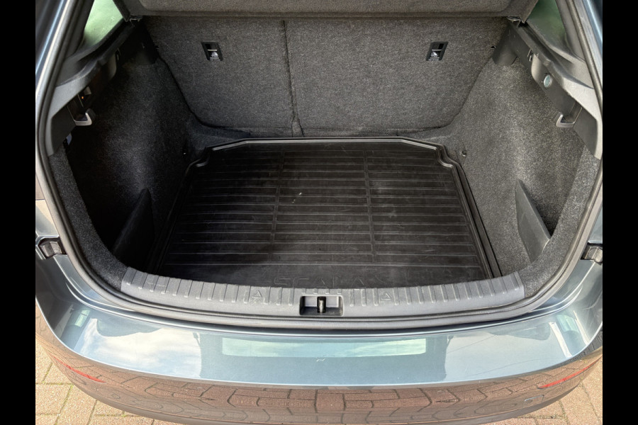 Škoda SCALA 1.0 TSi Sport Business CLIMA/CRUISE/CARPLAY/DAB/PDC/18INCH/TREKHAAK Škoda SCALA 1.0 TSi Sport Business CLIMA/CRUISE/CARPLAY/DAB/PDC/18INCH/TREKHAAK