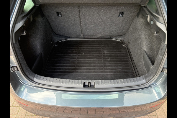 Škoda SCALA 1.0 TSi Sport Business CLIMA/CRUISE/CARPLAY/DAB/PDC/18INCH/TREKHAAK Škoda SCALA 1.0 TSi Sport Business CLIMA/CRUISE/CARPLAY/DAB/PDC/18INCH/TREKHAAK