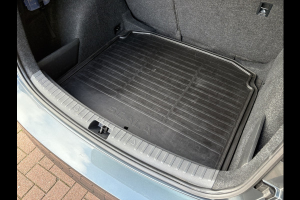 Škoda SCALA 1.0 TSi Sport Business CLIMA/CRUISE/CARPLAY/DAB/PDC/18INCH/TREKHAAK Škoda SCALA 1.0 TSi Sport Business CLIMA/CRUISE/CARPLAY/DAB/PDC/18INCH/TREKHAAK