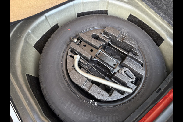 Škoda SCALA 1.0 TSi Sport Business CLIMA/CRUISE/CARPLAY/DAB/PDC/18INCH/TREKHAAK Škoda SCALA 1.0 TSi Sport Business CLIMA/CRUISE/CARPLAY/DAB/PDC/18INCH/TREKHAAK