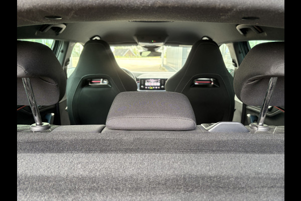 Škoda SCALA 1.0 TSi Sport Business CLIMA/CRUISE/CARPLAY/DAB/PDC/18INCH/TREKHAAK Škoda SCALA 1.0 TSi Sport Business CLIMA/CRUISE/CARPLAY/DAB/PDC/18INCH/TREKHAAK