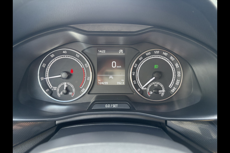 Škoda SCALA 1.0 TSi Sport Business CLIMA/CRUISE/CARPLAY/DAB/PDC/18INCH/TREKHAAK Škoda SCALA 1.0 TSi Sport Business CLIMA/CRUISE/CARPLAY/DAB/PDC/18INCH/TREKHAAK