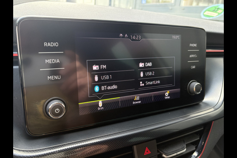 Škoda SCALA 1.0 TSi Sport Business CLIMA/CRUISE/CARPLAY/DAB/PDC/18INCH/TREKHAAK Škoda SCALA 1.0 TSi Sport Business CLIMA/CRUISE/CARPLAY/DAB/PDC/18INCH/TREKHAAK