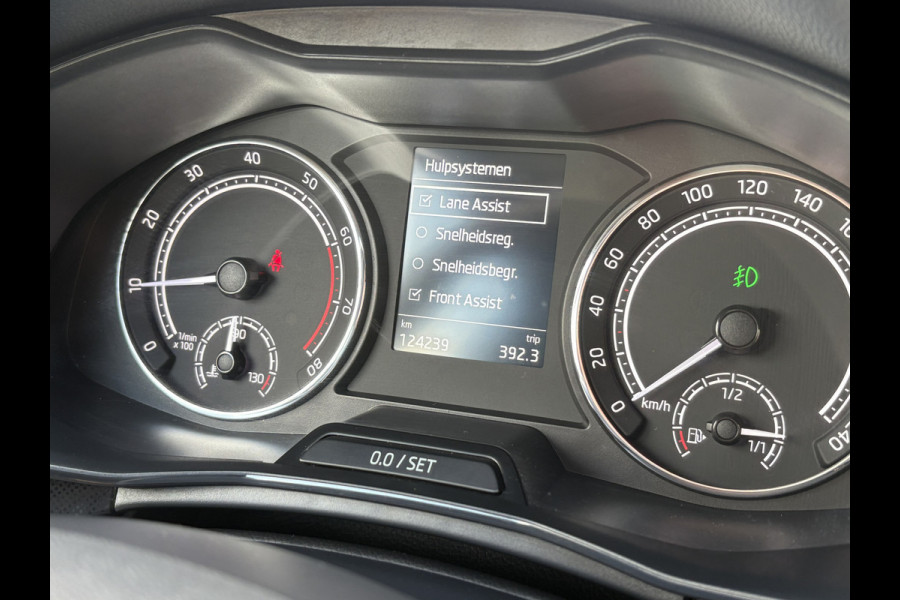 Škoda SCALA 1.0 TSi Sport Business CLIMA/CRUISE/CARPLAY/DAB/PDC/18INCH/TREKHAAK Škoda SCALA 1.0 TSi Sport Business CLIMA/CRUISE/CARPLAY/DAB/PDC/18INCH/TREKHAAK