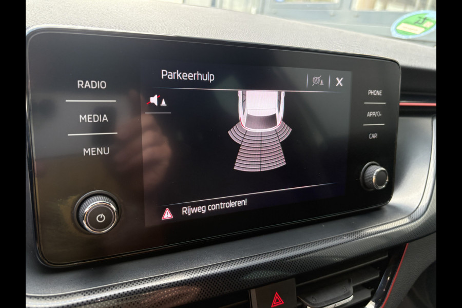 Škoda SCALA 1.0 TSi Sport Business CLIMA/CRUISE/CARPLAY/DAB/PDC/18INCH/TREKHAAK Škoda SCALA 1.0 TSi Sport Business CLIMA/CRUISE/CARPLAY/DAB/PDC/18INCH/TREKHAAK