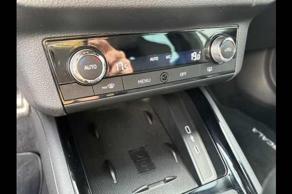 Škoda SCALA 1.0 TSi Sport Business CLIMA/CRUISE/CARPLAY/DAB/PDC/18INCH/TREKHAAK Škoda SCALA 1.0 TSi Sport Business CLIMA/CRUISE/CARPLAY/DAB/PDC/18INCH/TREKHAAK