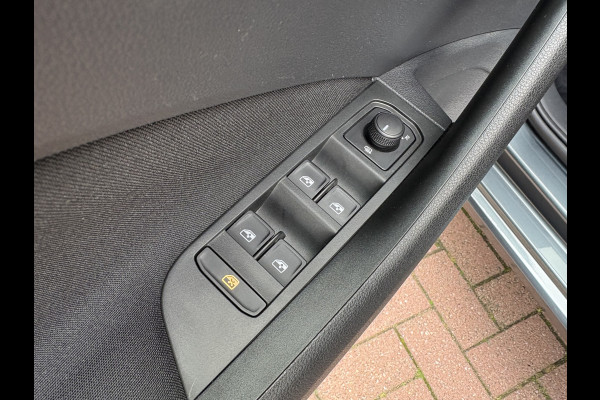 Škoda SCALA 1.0 TSi Sport Business CLIMA/CRUISE/CARPLAY/DAB/PDC/18INCH/TREKHAAK Škoda SCALA 1.0 TSi Sport Business CLIMA/CRUISE/CARPLAY/DAB/PDC/18INCH/TREKHAAK