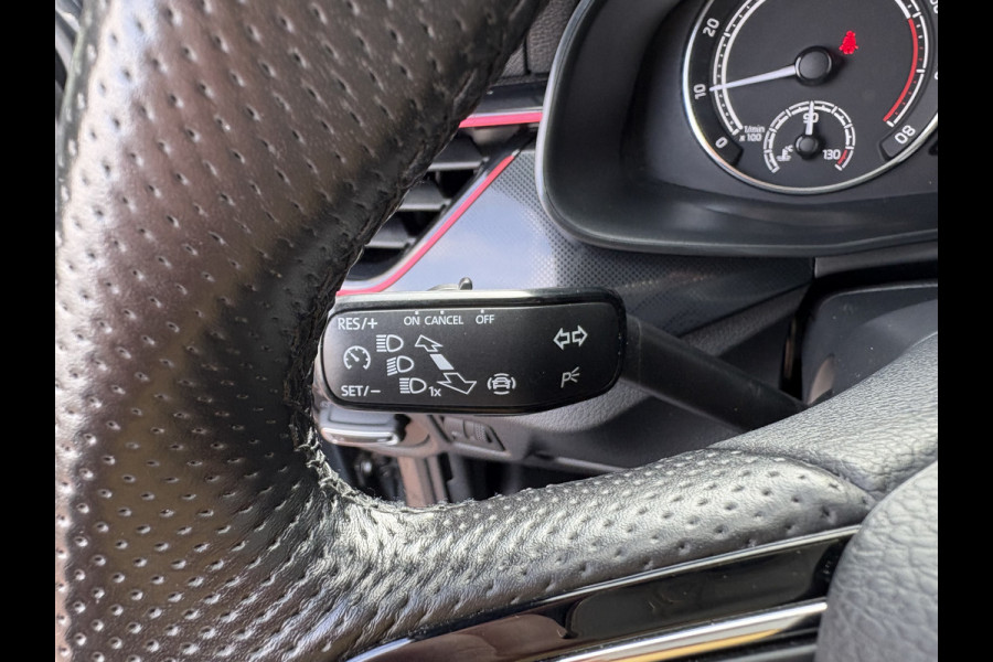 Škoda SCALA 1.0 TSi Sport Business CLIMA/CRUISE/CARPLAY/DAB/PDC/18INCH/TREKHAAK Škoda SCALA 1.0 TSi Sport Business CLIMA/CRUISE/CARPLAY/DAB/PDC/18INCH/TREKHAAK