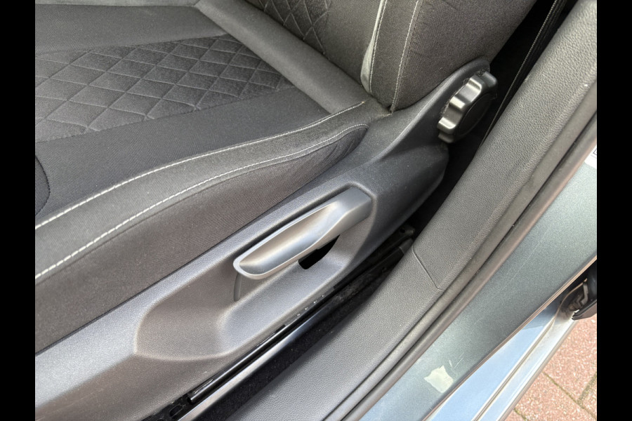 Škoda SCALA 1.0 TSi Sport Business CLIMA/CRUISE/CARPLAY/DAB/PDC/18INCH/TREKHAAK Škoda SCALA 1.0 TSi Sport Business CLIMA/CRUISE/CARPLAY/DAB/PDC/18INCH/TREKHAAK