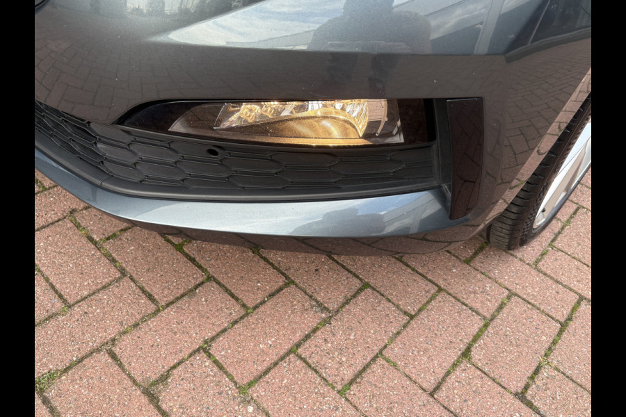 Škoda SCALA 1.0 TSi Sport Business CLIMA/CRUISE/CARPLAY/DAB/PDC/18INCH/TREKHAAK Škoda SCALA 1.0 TSi Sport Business CLIMA/CRUISE/CARPLAY/DAB/PDC/18INCH/TREKHAAK