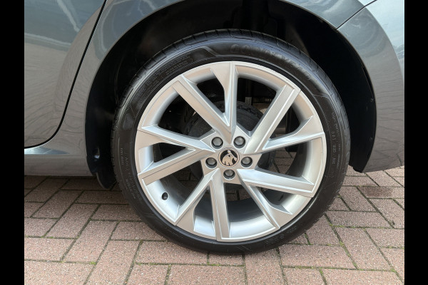 Škoda SCALA 1.0 TSi Sport Business CLIMA/CRUISE/CARPLAY/DAB/PDC/18INCH/TREKHAAK Škoda SCALA 1.0 TSi Sport Business CLIMA/CRUISE/CARPLAY/DAB/PDC/18INCH/TREKHAAK